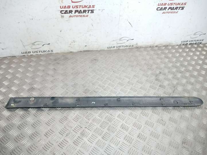 Renault Kangoo I (1997 - 2003)  7700304634 Отделка (молдинг) передней двери