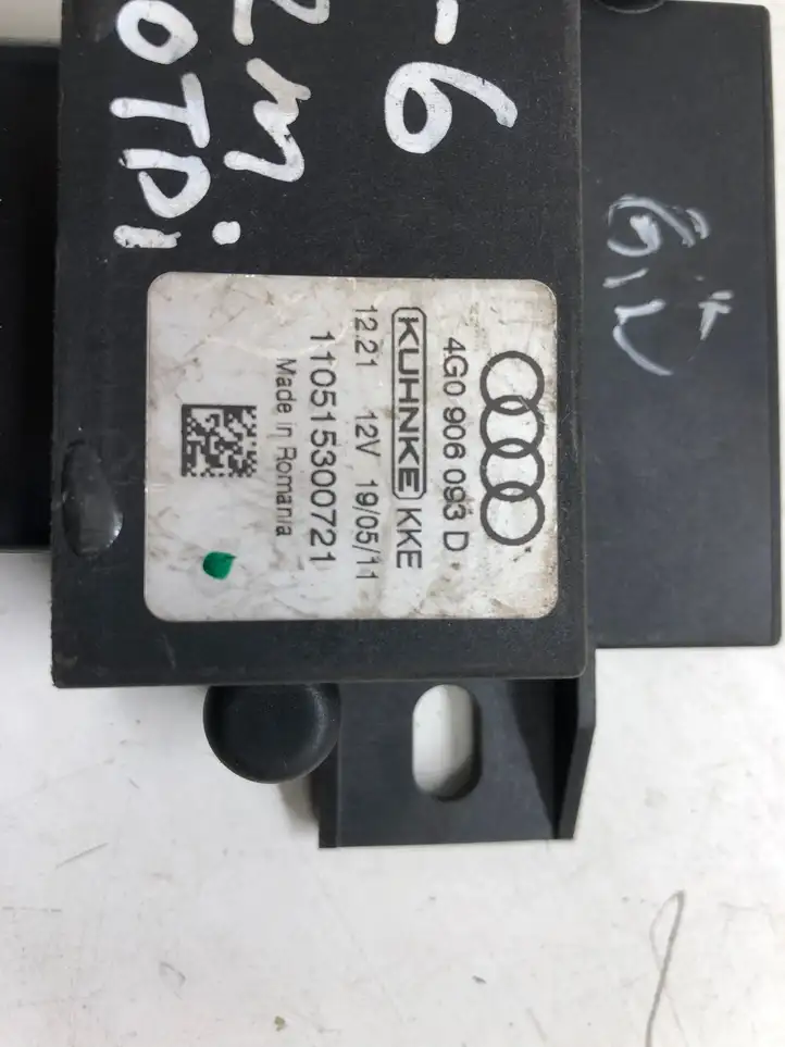 Audi A6 C7 (2011 - 2014) 4G0906093D Реле насоса горючего — фото 3