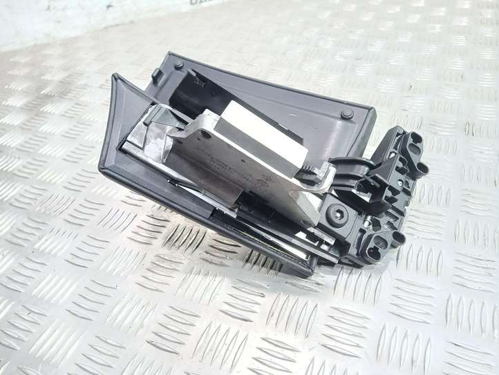 BMW 5 E60 E61 (2004 - 2010)  7115240 Подлокотник