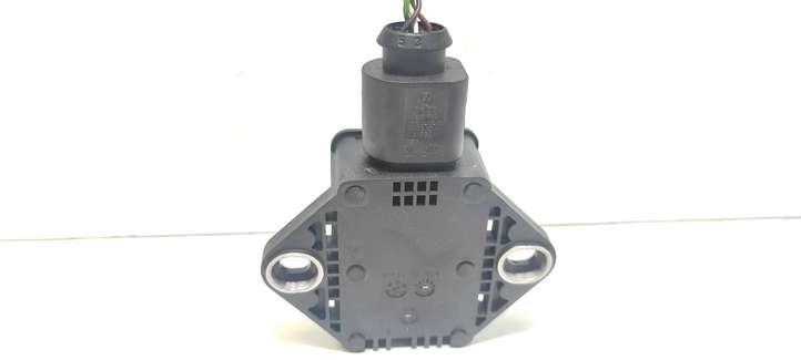 Audi A4 (2007 - 2011)  8E0907637B Датчик ESP (системы стабильности) (датчик курсовой устойчивости))