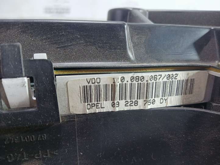 Opel Astra (1998 - 2004)  09228750 Спидометр (приборный щиток)