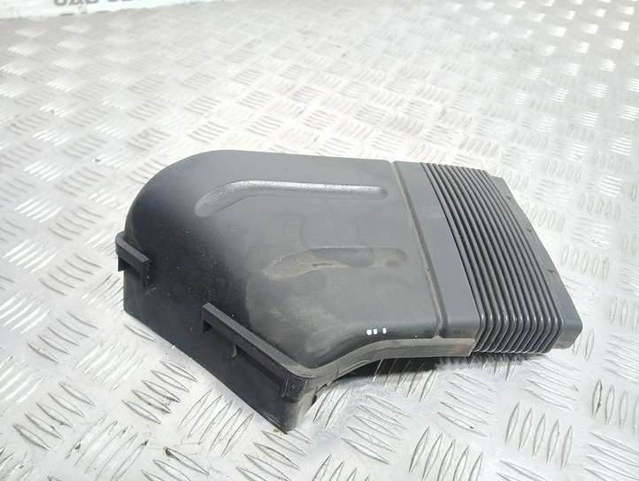 Audi A4 (2007 - 2011)  8E0129617D Деталь (детали) канала забора воздуха
