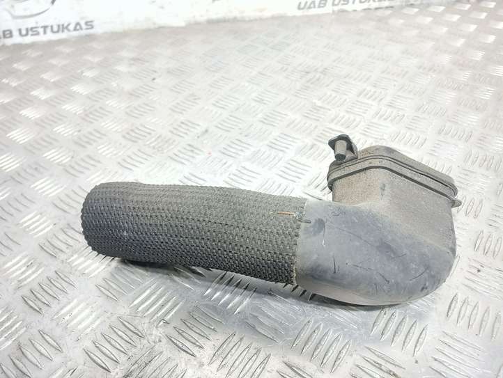 Audi A4 (2007 - 2011)  8E0129604 Деталь (детали) канала забора воздуха