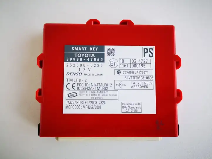 Toyota Prius (XW30) (2009 - 2015) 8999047060 Прочие блоки управления — фото 1