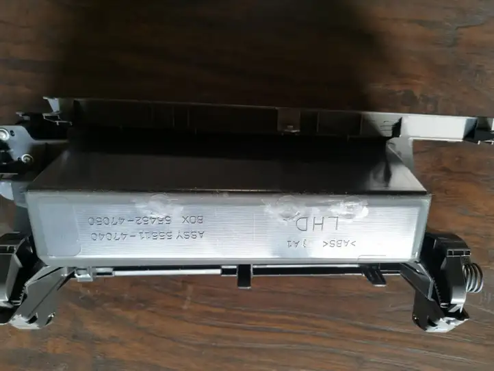 Toyota Prius (XW30) (2009 - 2015) 5551147040 Вещевой ящик — фото 2