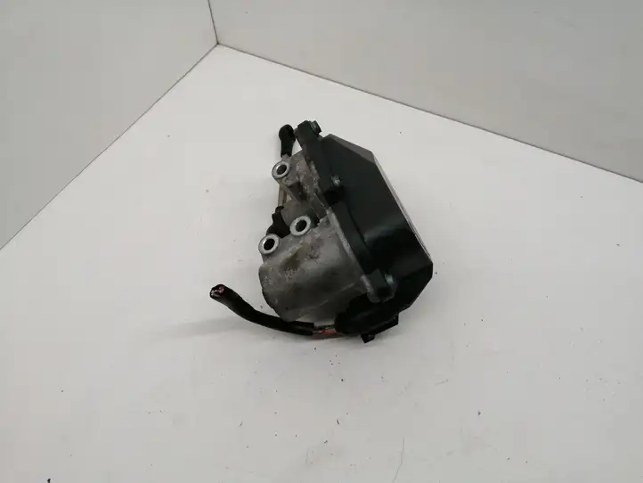 Volkswagen PASSAT B7 (2011 - 2014) 06F133482B Двигатель задвижки потока воздуха — фото 3