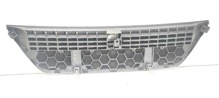 Audi A4 (2004 - 2009)  8E0819635D Воздушная решётка окна