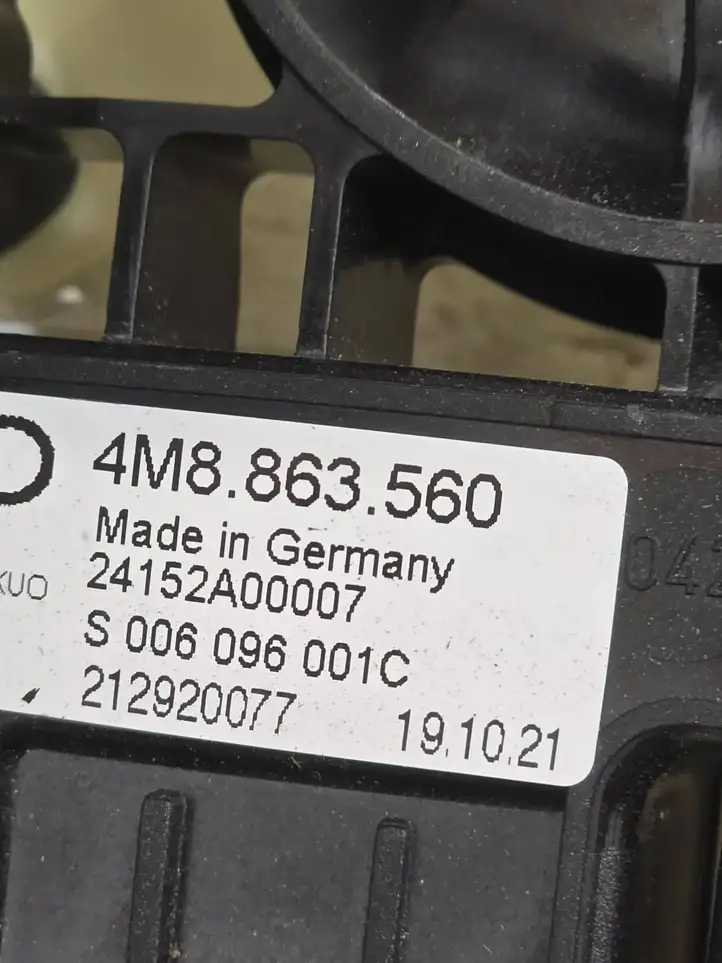Audi (2022 - ) 4M8863560 Механизм шторки багажника — фото 4