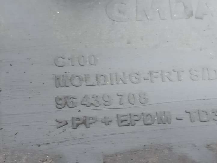 Chevrolet Captiva (2006 - 2011)  96439708 Отделка (молдинг) передней двери