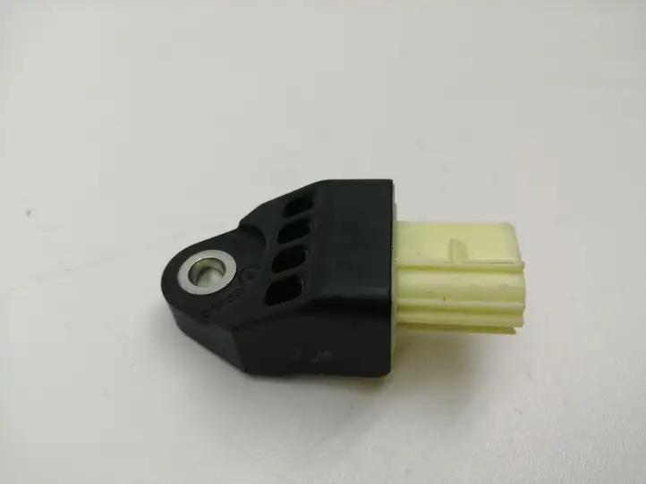 Toyota Prius+ (ZVW40) (2011 - 2018) 8983130020 Датчик удара SRS — фото 1