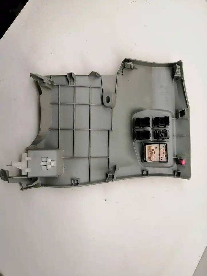 Toyota Prius (XW30) (2009 - 2015) 5548047020 Нижняя отделка панели приборов — фото 4