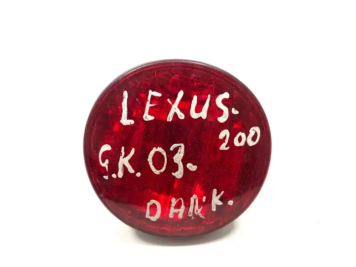Lexus IS 200-300 (1999 - 2005) Задний фонарь в крышке багажника — фото 1
