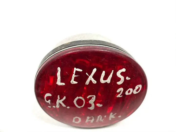 Lexus IS 200-300 (1999 - 2005) Задний фонарь в крышке багажника — фото 4