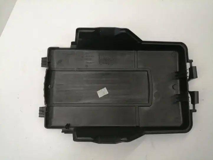 Volkswagen PASSAT B7 (2011 - 2014) 3C0915443A Крышка ящика аккумулятора — фото 2