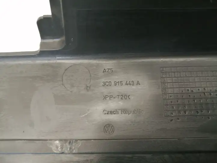 Volkswagen PASSAT B7 (2011 - 2014) 3C0915443A Крышка ящика аккумулятора — фото 3