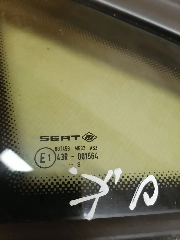 Seat Ibiza IV (6J,6P) (2008 - 2017) 43R001564 Треугольное стекло кузова — фото 2