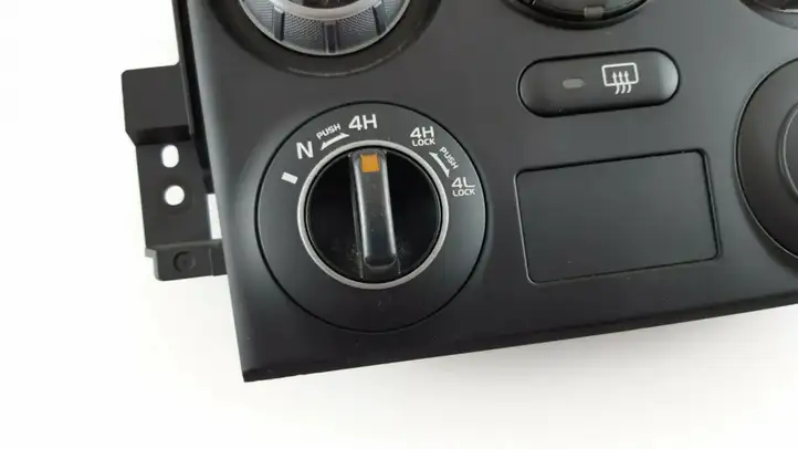 Suzuki Grand Vitara II (2005 - 2008) 3951065JD0 Отделка блока климат-контроля — фото 2