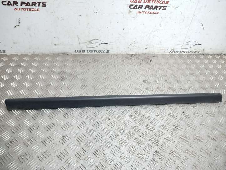 Mazda CX-7 (2006 - 2009)  EG2151RB1 Отделка (молдинг) передней двери