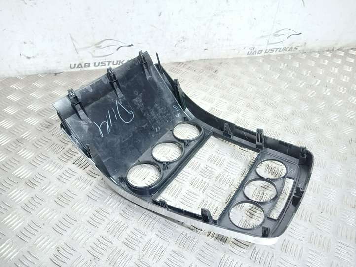 Mazda CX-7 (2006 - 2009)  EG2155210 Отделка радио/ навигации
