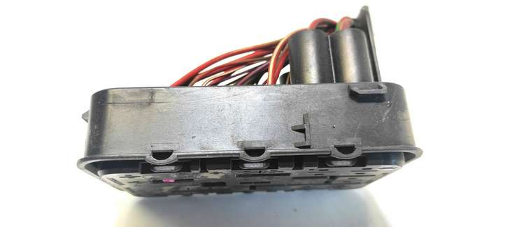 Volkswagen PASSAT B7 (2011 - 2014)  1K0937700B Блок предохранителей