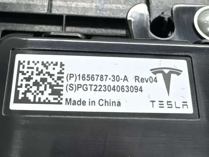 Tesla (2022 - ) 165678730A USB модуль — фото 8