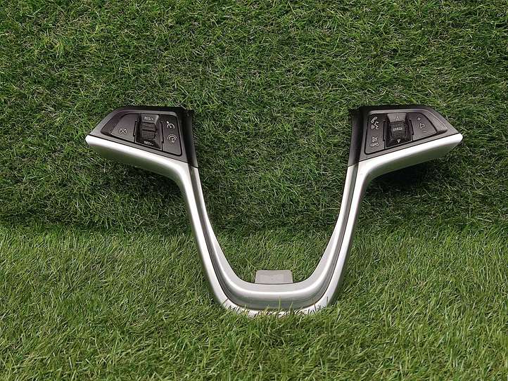 Opel Astra (2009 - 2012)  13268692 Кнопки рулевого колеса