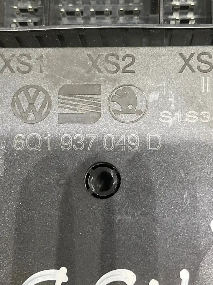 Volkswagen Polo (2005 - 2009) 6Q1937049D Модуль комфорта — фото 1