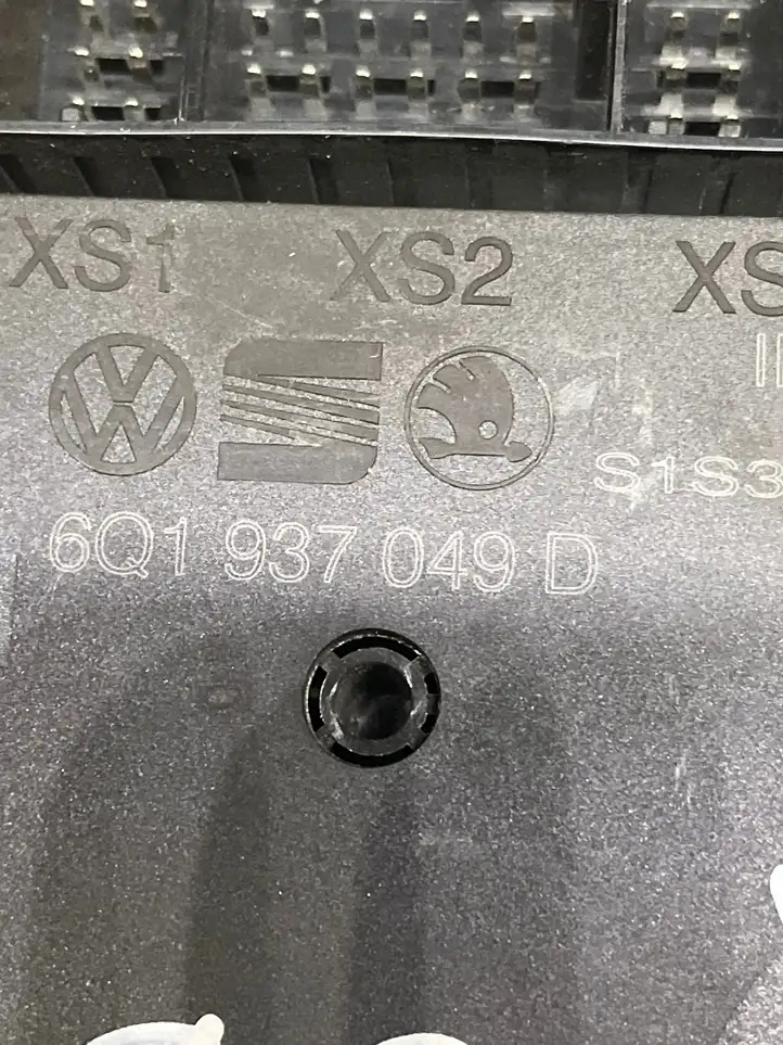 Volkswagen Polo (2005 - 2009) 6Q1937049D Модуль комфорта — фото 3