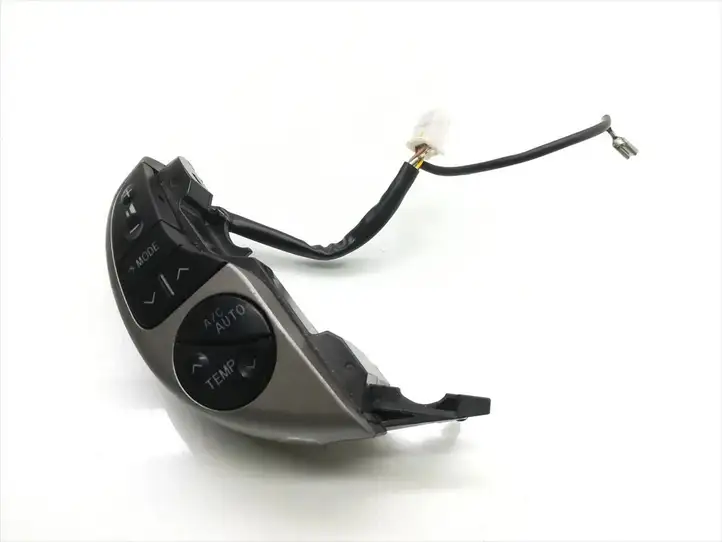 Toyota Prius (XW20) (2003 - 2009) F70CV142 Кнопки на рулевом колесе — фото 1