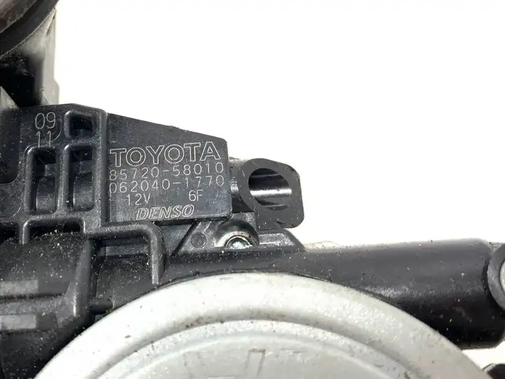 Toyota Land Cruiser (J120) (2002 - 2009) 8572058010 Стеклоподъемник задней двери — фото 3