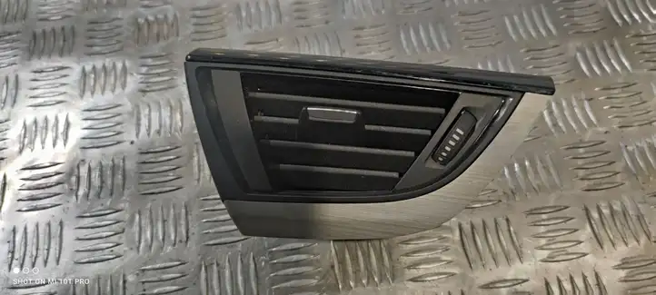 BMW 2 F22 F23 (2013 - 2017) 9205356 Центральный воздушный дефлектор — фото 1