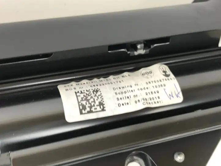 Maserati (2019 - ) 088220001701 Солнцезащитная шторка задней двери — фото 4