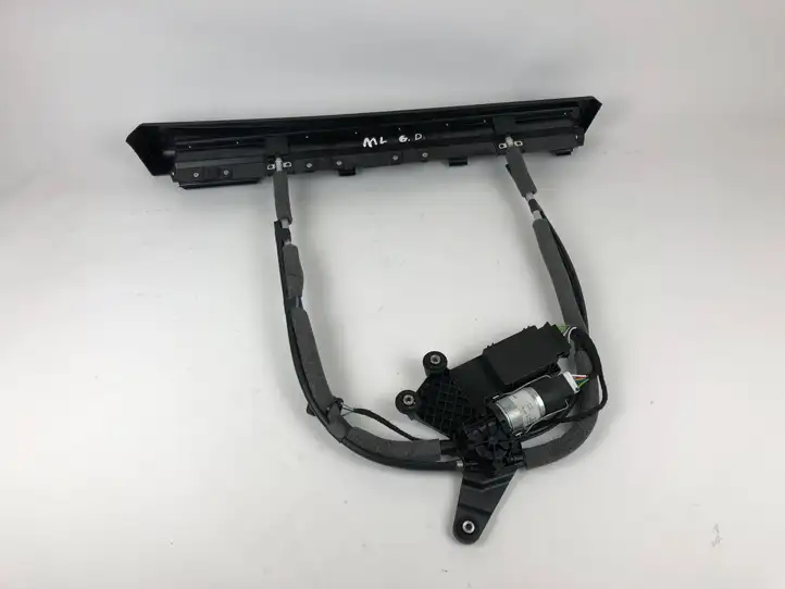 Maserati (2019 - ) 088220001701 Солнцезащитная шторка задней двери — фото 8