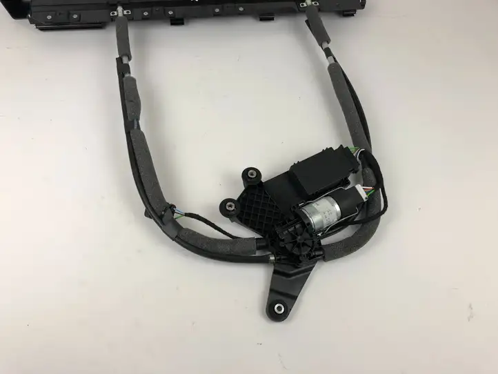 Maserati (2019 - ) 088220001701 Солнцезащитная шторка задней двери — фото 10