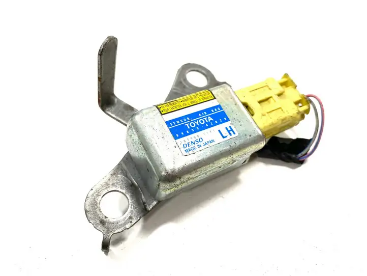 Toyota RAV 4 (XA20) (2000 - 2005) 8983042020 Датчик удара SRS — фото 1