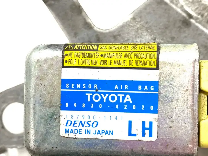 Toyota RAV 4 (XA20) (2000 - 2005) 8983042020 Датчик удара SRS — фото 4