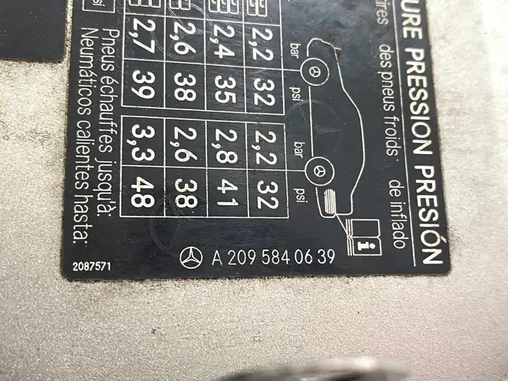 Mercedes-Benz CLK A209,C209 (2002 - 2009) A2095840639 Крышка топливного бака — фото 3