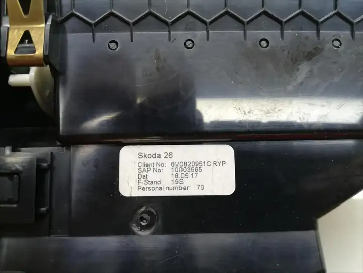 Skoda Fabia Mk3 (NJ) (2015 - 2021) 6V0820951C Центральный воздушный дефлектор — фото 5