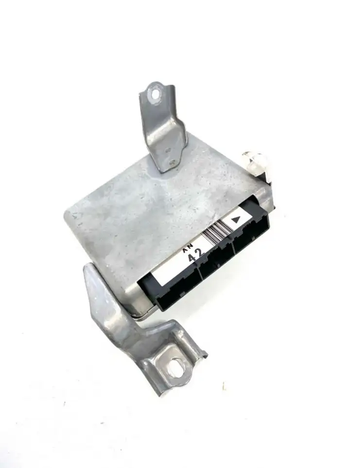 Lexus GS 300 350 430 450h (2004 - 2007) 8924330120 Блок управления активным стабилизатором — фото 2