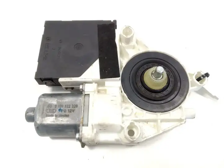 Volkswagen PASSAT B6 (2005 - 2010) 1K5837402AK Мотор стеклоподъемника передний — фото 5