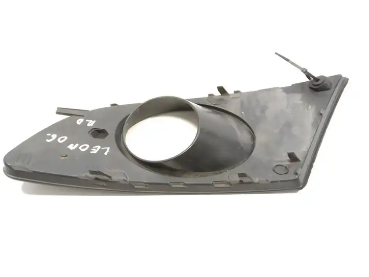 Seat Leon (1P) (2005 - 2012) 1P0853666A Решетка противотуманной фары — фото 2