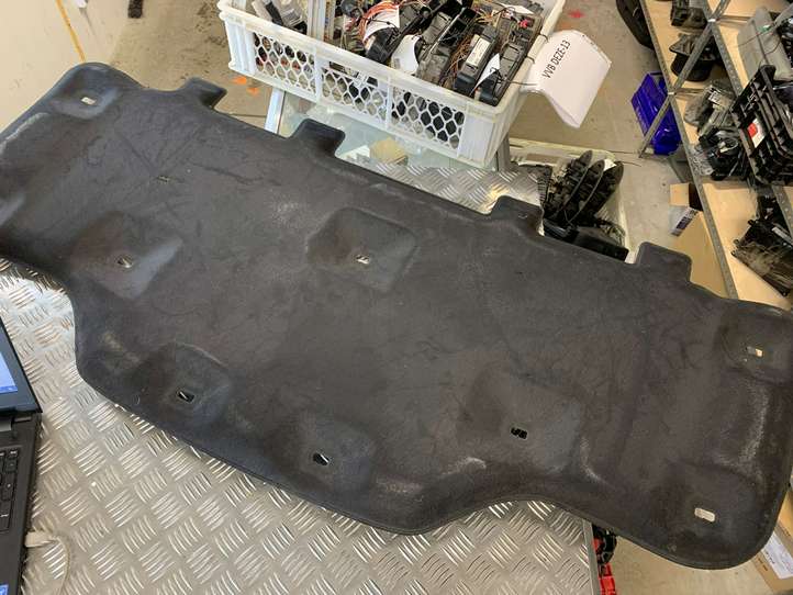 Volvo XC40 (2017 - )  31442796 Звукоизоляция капота