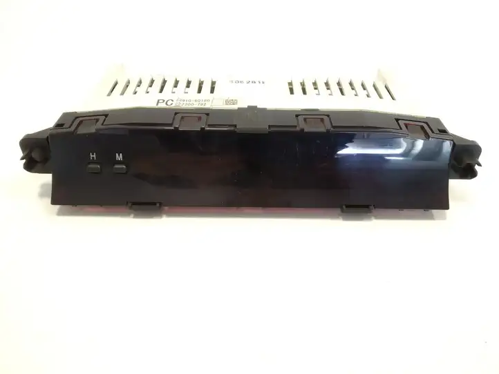 Toyota Land Cruiser (J120) (2002 - 2009) 8391060180 Автомобильные часы — фото 1