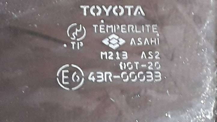 Toyota Avensis Verso (2001 - 2004)  E643R00033 Основное стекло передних дверей (четырехдверного автомобиля)