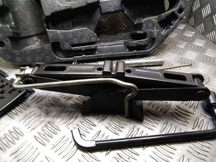 Citroen C4 Picasso (2006 - 2013)  9681017280 Комплект инструментов