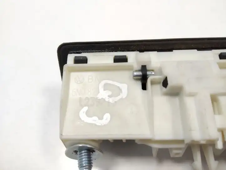 Audi Q3 8U (2011 - 2014) 5N0827566T Кнопка закрытия крышки багажника — фото 5