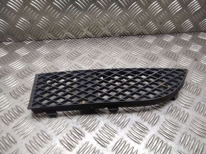 BMW 7 E65 E66 (2001 - 2008)  51117135563 Нижняя решётка (из трех частей)