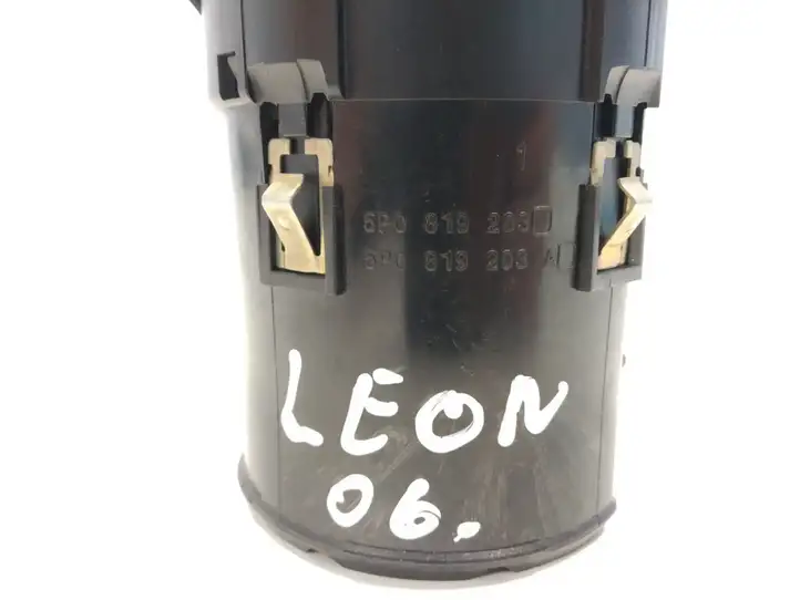 Seat Leon (1P) (2005 - 2012) 5P0819203 Боковой воздушный дефлектор — фото 4