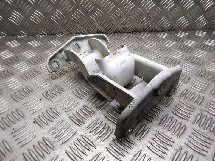 Renault Trafic II (X83) (2002 - 2014)   Нижняя петля задней двери