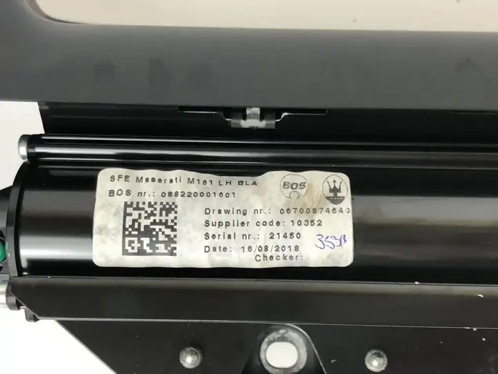 Maserati (2019 - ) 088220001601 Солнцезащитная шторка задней двери — фото 5